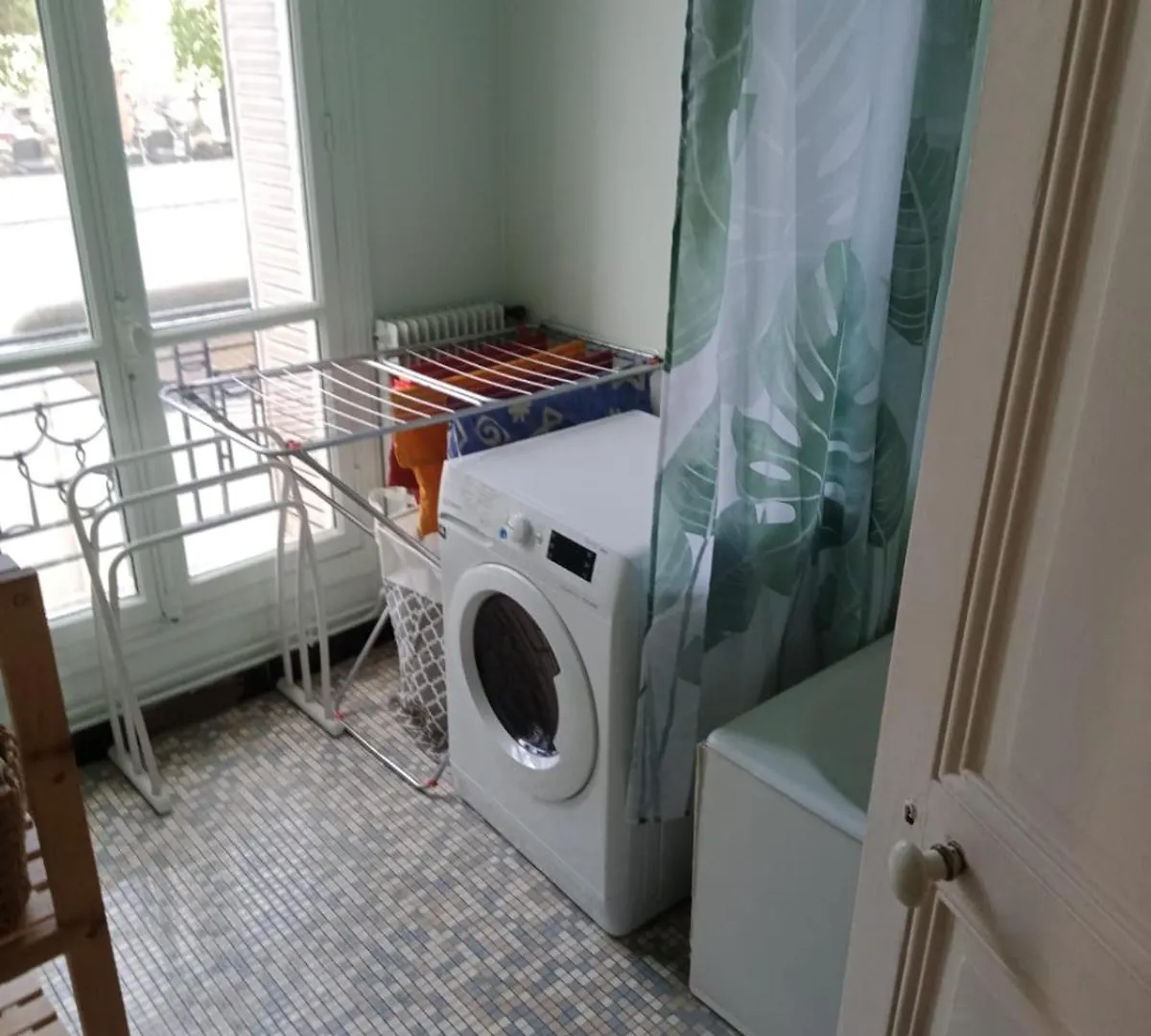 Large Family Typical Parisian Appartement Parijs
